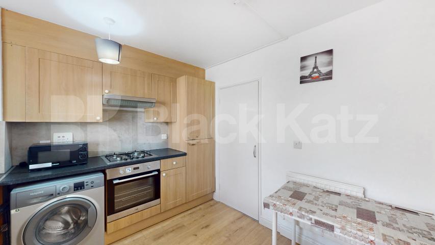 			3 Bedroom, 1 bath, 1 reception Flat			 Plender Street, Camden
